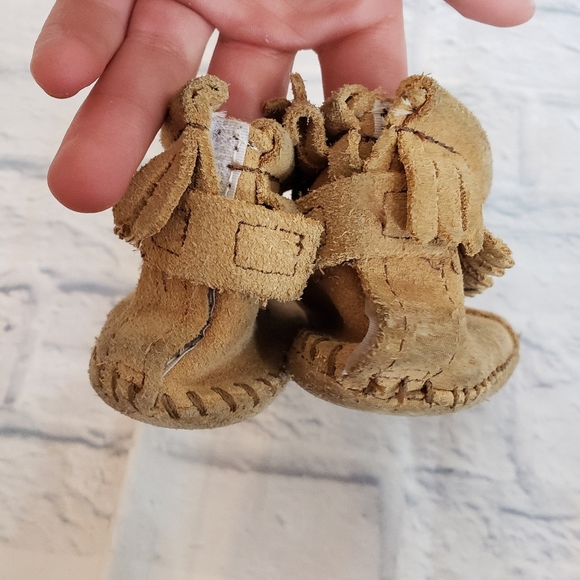 Minnetonka size 4 - Picture 5 of 6